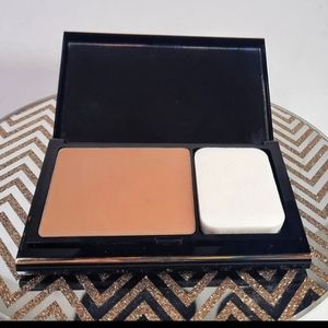 Elizabeth Arden Flawless Finish Sponge-on Creamy Make-Up in shade "Honey Beige".